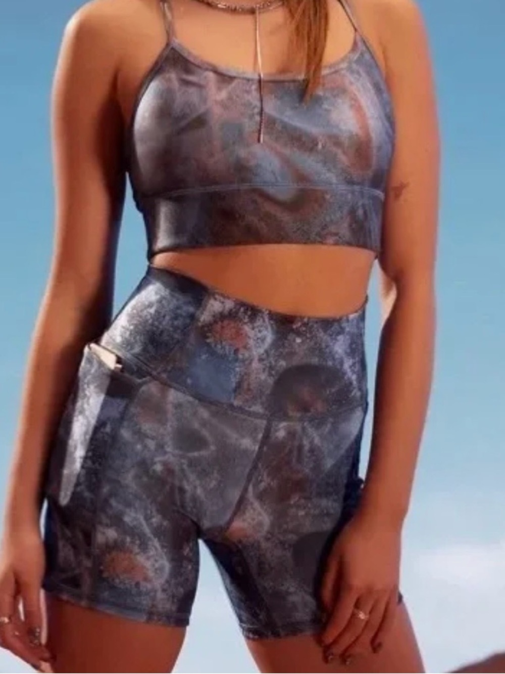 Fabletics intersteller Active Set - Sports Bra + High-Waist Shorts